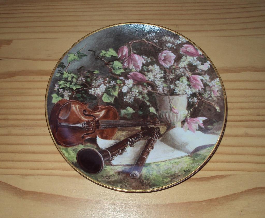 Wandbord Stilleven in de muziekkamer, Antiek en Kunst, Antiek | Wandborden en Tegels, Ophalen of Verzenden