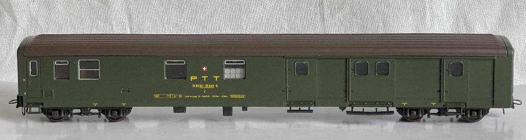 Roco 4241S: Postrijtuig van de Zwiterse PTT, Gelijkstroom of Wisselstroom, Wagon, Ophalen of Verzenden, Zo goed als nieuw