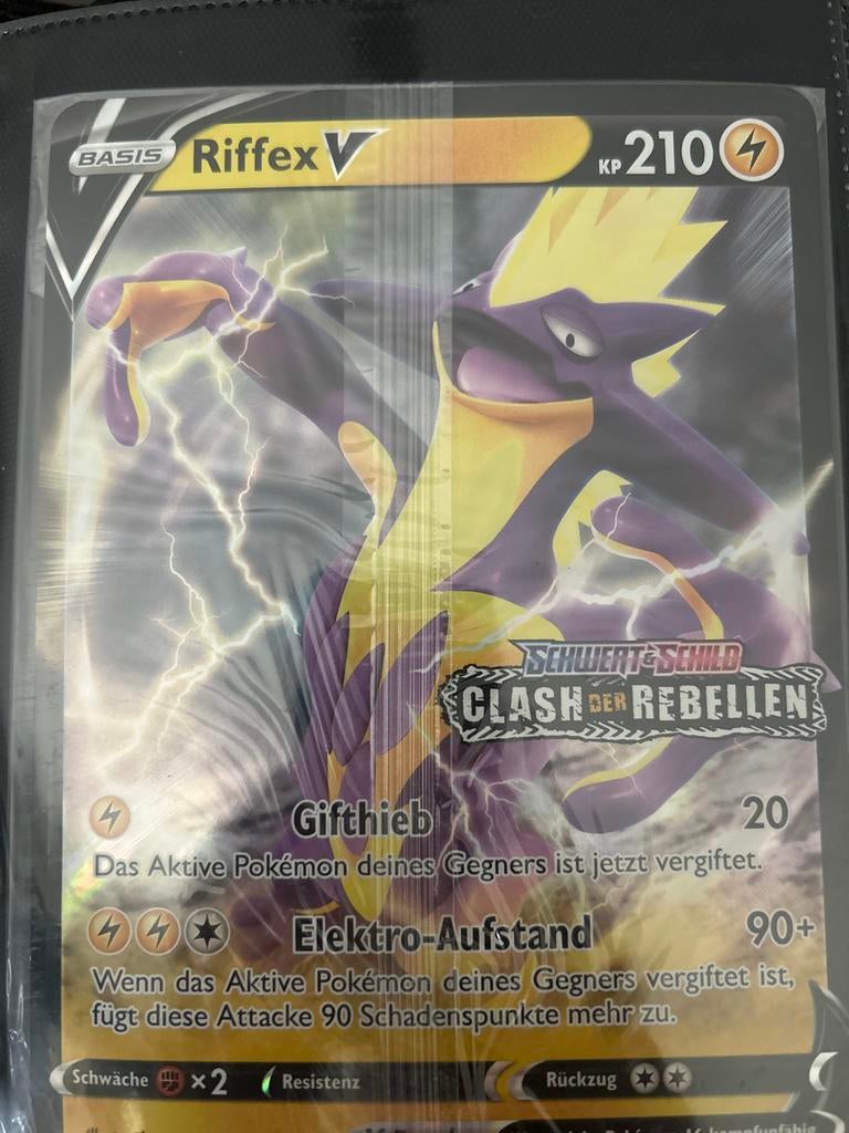 Toxtricity V (Riffex V) Oversized Duits - Pokémon Kaart, Ophalen of Verzenden, Zo goed als nieuw, Losse kaart, Foil