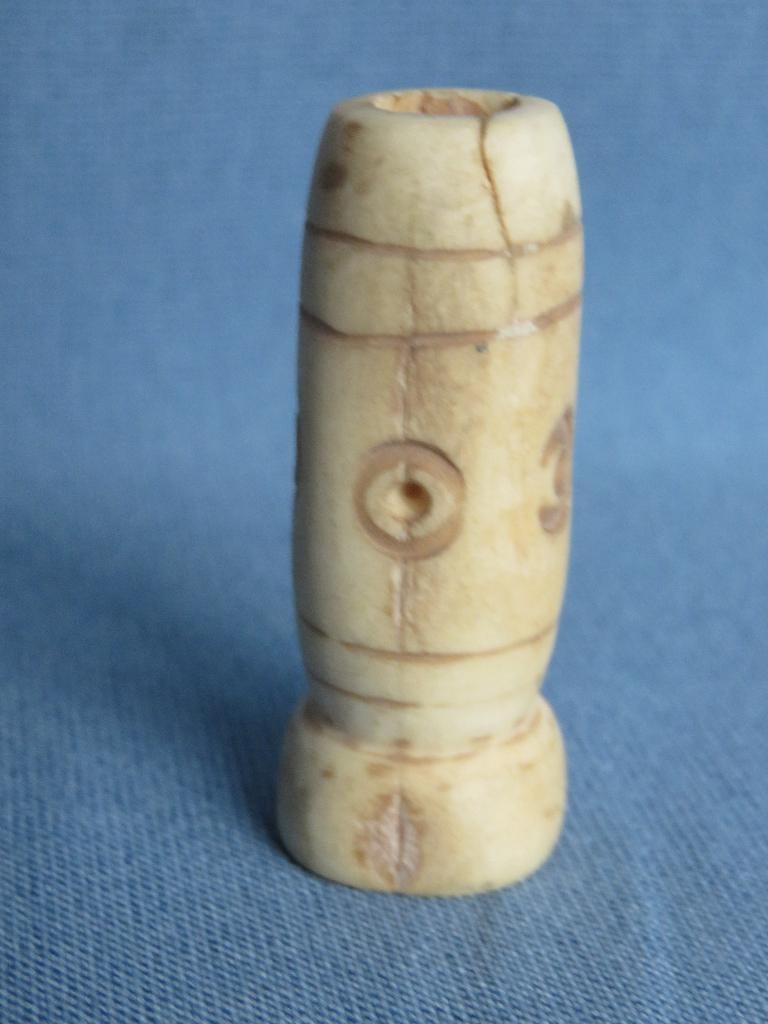Schaak / speelstuk van been - 15e . 18e eeuw - bodemvondst, Antiek en Kunst, Ophalen of Verzenden
