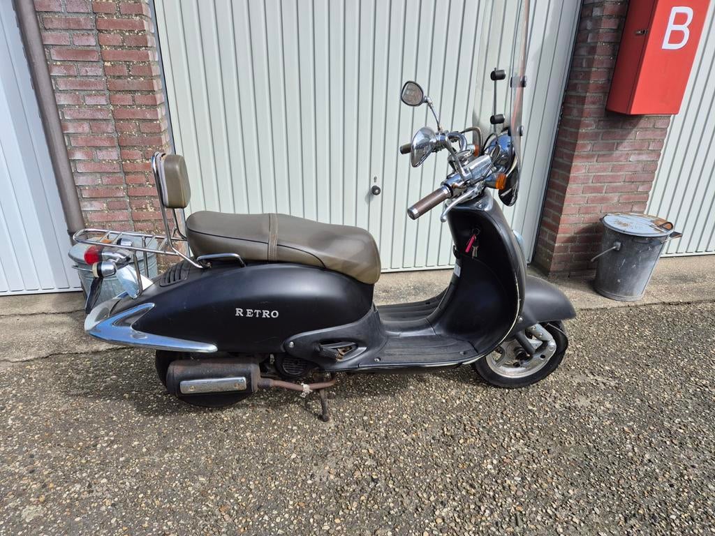 Benzhou Yiying scooter blauwe kenteken 2011, Gebruikt, @, Benzine, Benzhou