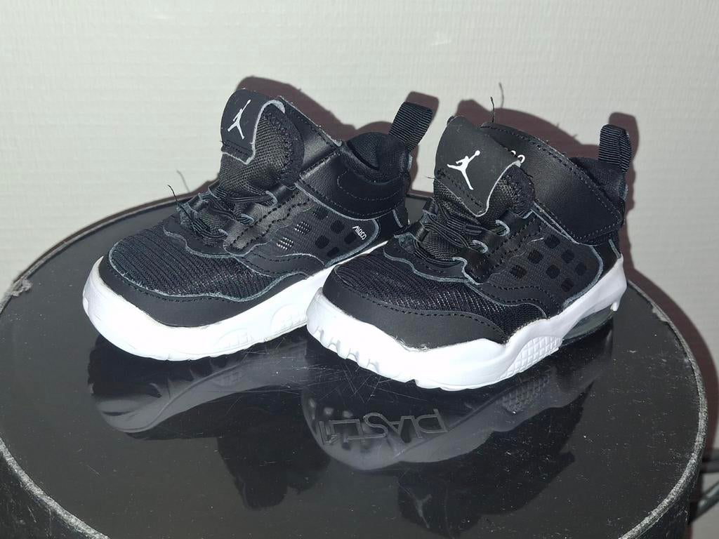 Kinderschoen Nike Air zwart maat 22, Kinderen en Baby's, Kinderkleding | Schoenen en Sokken, Ophalen of Verzenden