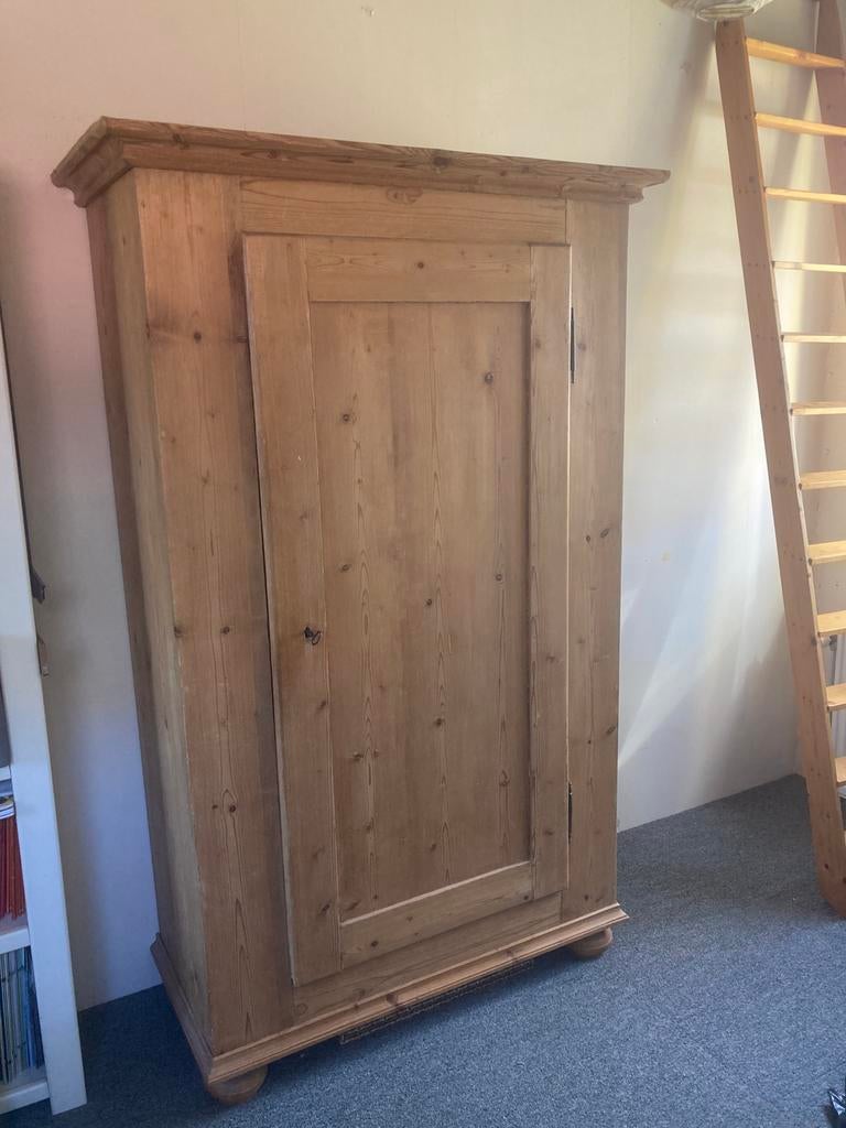 Grenen meidenkast, Ophalen