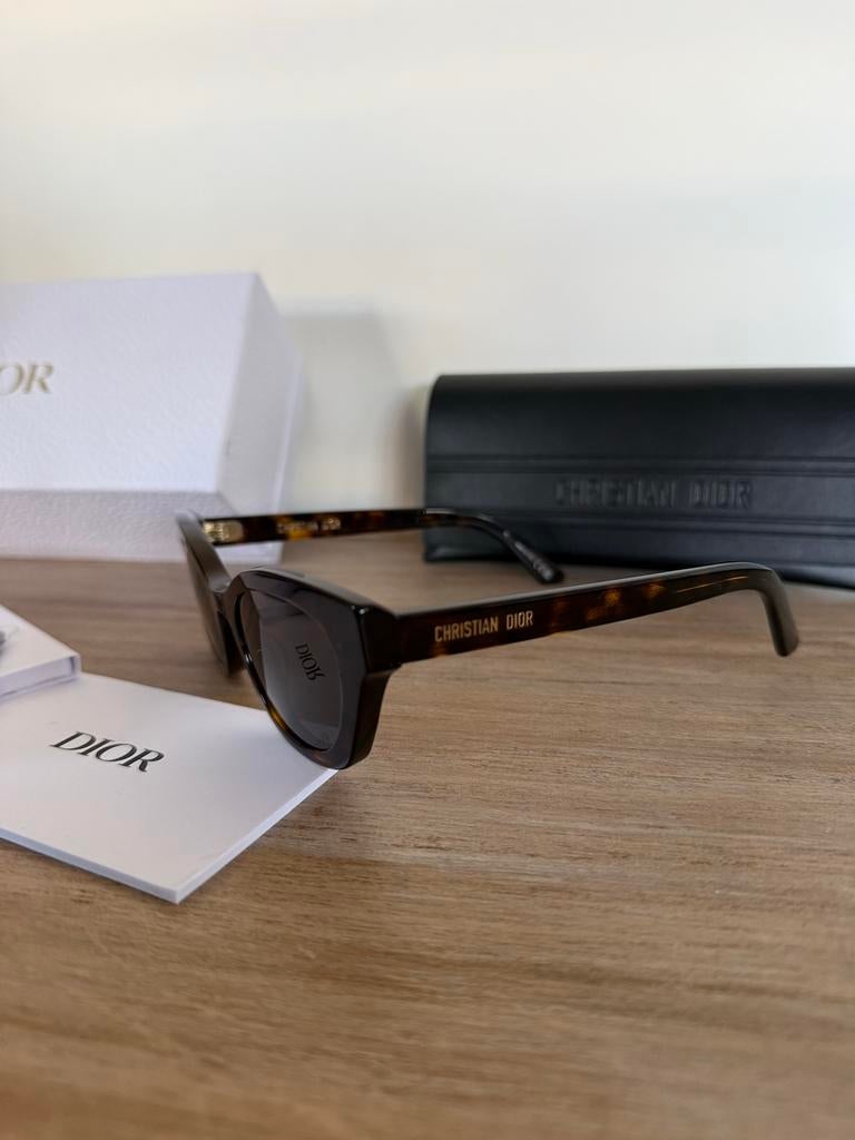 Nieuw Dior Midnight B2L cat eye Zonnebril voor dames, Sieraden, Tassen en Uiterlijk, Zonnebrillen en Brillen | Dames, Zonnebril