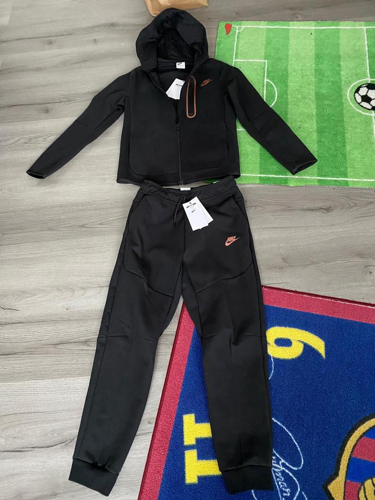 Nieuwe aparte nike tech maat s, Ophalen of Verzenden, Nieuw, Algemeen