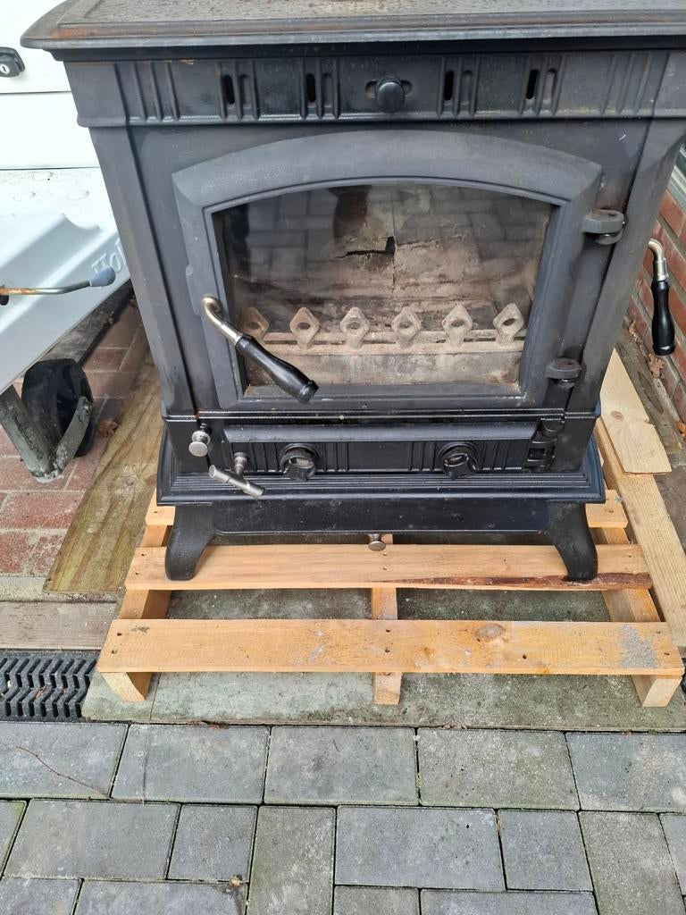 Gietijzeren kachel zijlader 18Kw Boven en achteraansluiting, Huis en Inrichting, Kachels, Ophalen, Gebruikt, Houtkachel, Vrijstaand