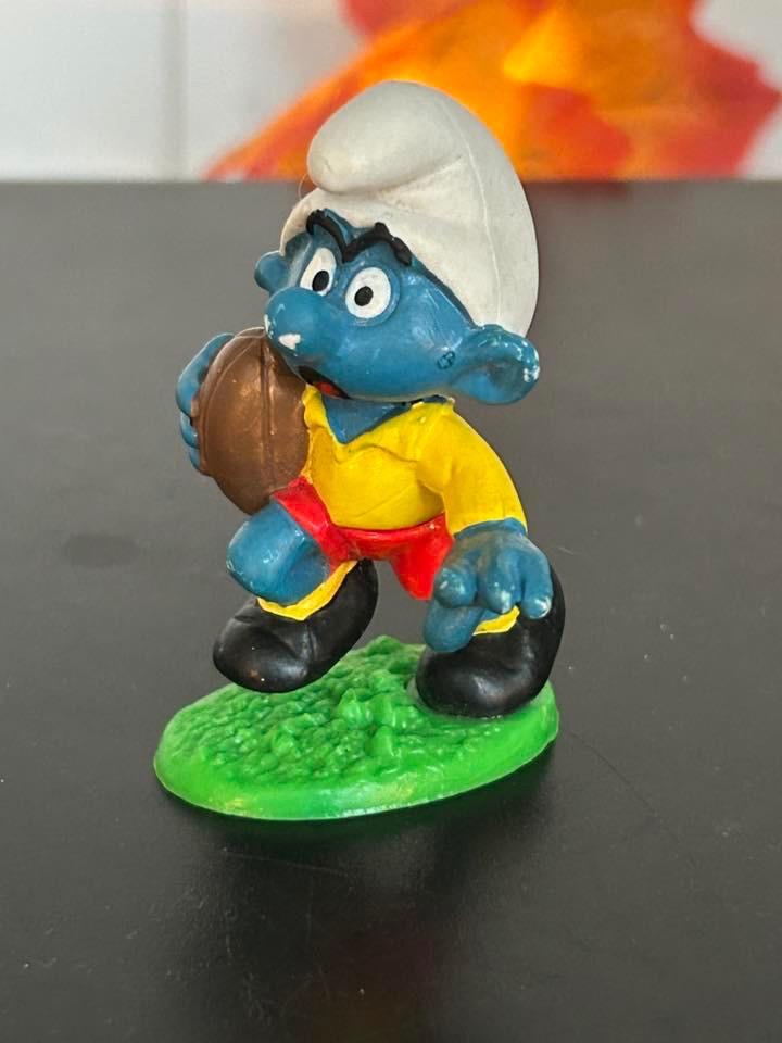 Schleich 20065 rugby Smurf 1980, Verzamelen, Smurfen, Ophalen of Verzenden, Gebruikt, Overige Smurfen, Poppetje, Figuurtje of Knuffel