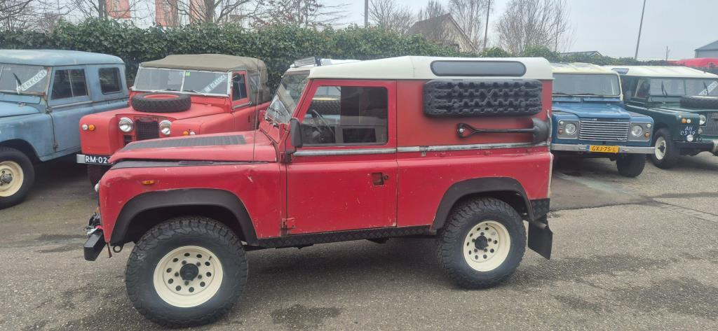 Land Rover 90 2.5 Benzine DEFENDER, 2500 cc, 4 cilinders, Handgeschakeld, Vierwielaandrijving