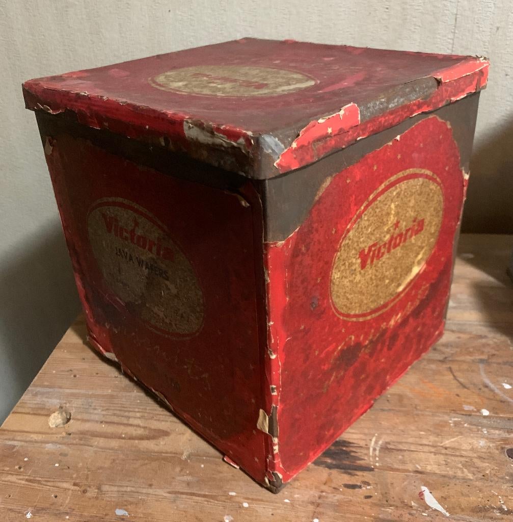 Antiek Victoria Biscuits Blik Java Wafers 18 pakjes 12 A 7, Verzamelen, Blikken, Ophalen of Verzenden, Gebruikt, Overige