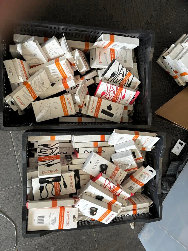 Partij opladers, houders, kabels en oordopjes 120 stuks, Telecommunicatie, Ophalen of Verzenden, Nieuw, Overige typen, Overige merken