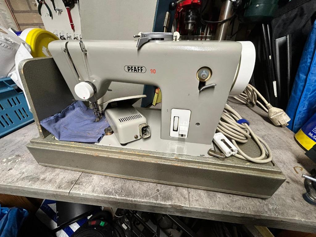 Pfaff 90 (voor het zware werk) gereviseerd, Ophalen, Zo goed als nieuw, Naaimachine, Pfaff