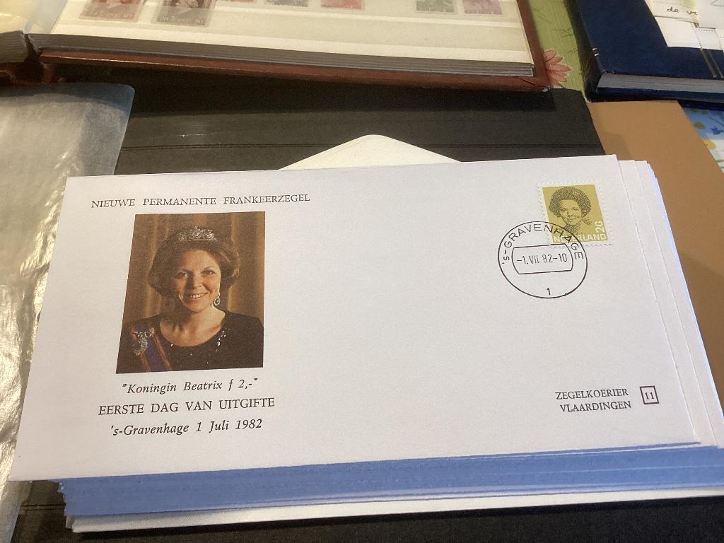 No1047 Beatrix no11 Zegelkoerier Heb van Nederland jaargang, Postzegels en Munten, Postzegels | Eerstedagenveloppen, Ophalen, Onbeschreven