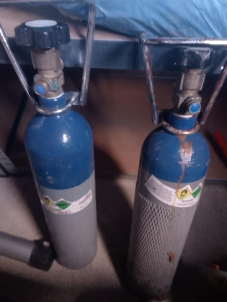 Drie lege gasflessen 10 liter, Ophalen, Zo goed als nieuw