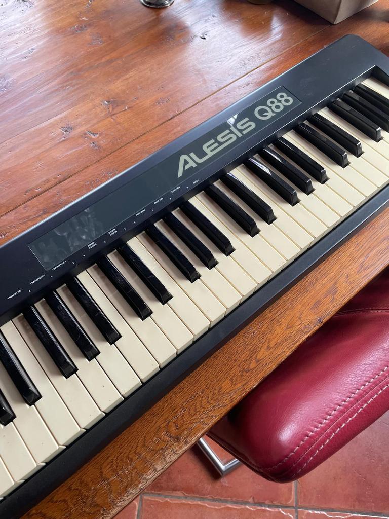 Alesis Q88 USB-MIDI keyboard (88 toetsen), Muziek en Instrumenten, Keyboards, Ophalen, Zo goed als nieuw, 88 toetsen, Overige merken