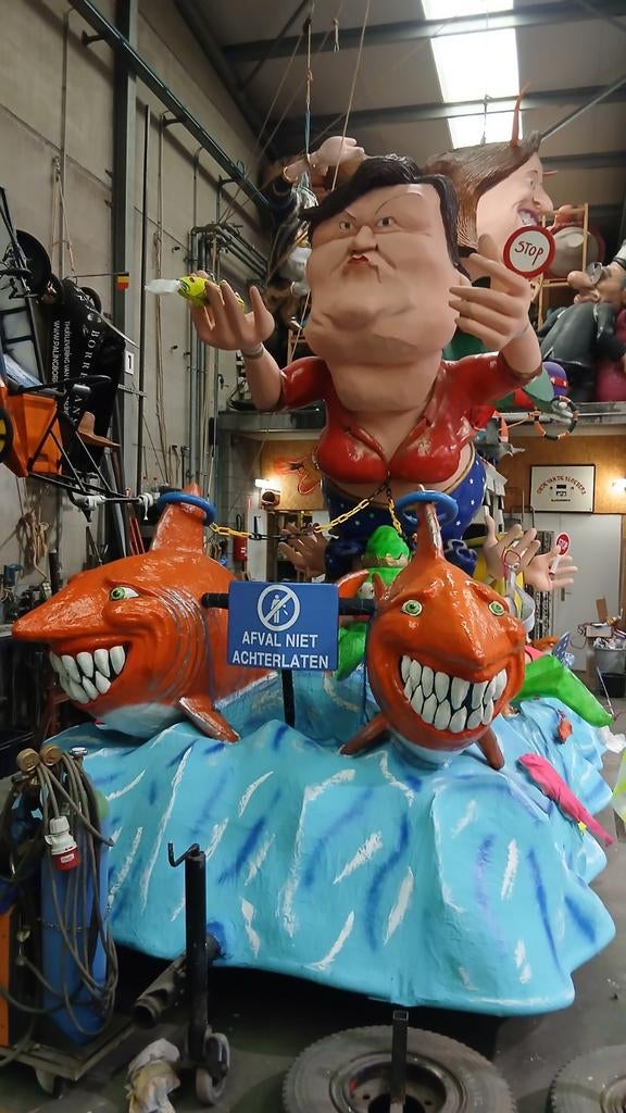 piepschuim pop... 2 haaien of complete wagen, Ophalen of Verzenden, Carnaval