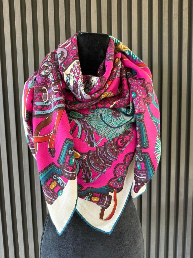 HERMES Shawl in cashmere & Silk 140 x 140 cm  NEW in box, Maat 46/48 (XL) of groter, Nieuw, Ophalen of Verzenden, Pashmina