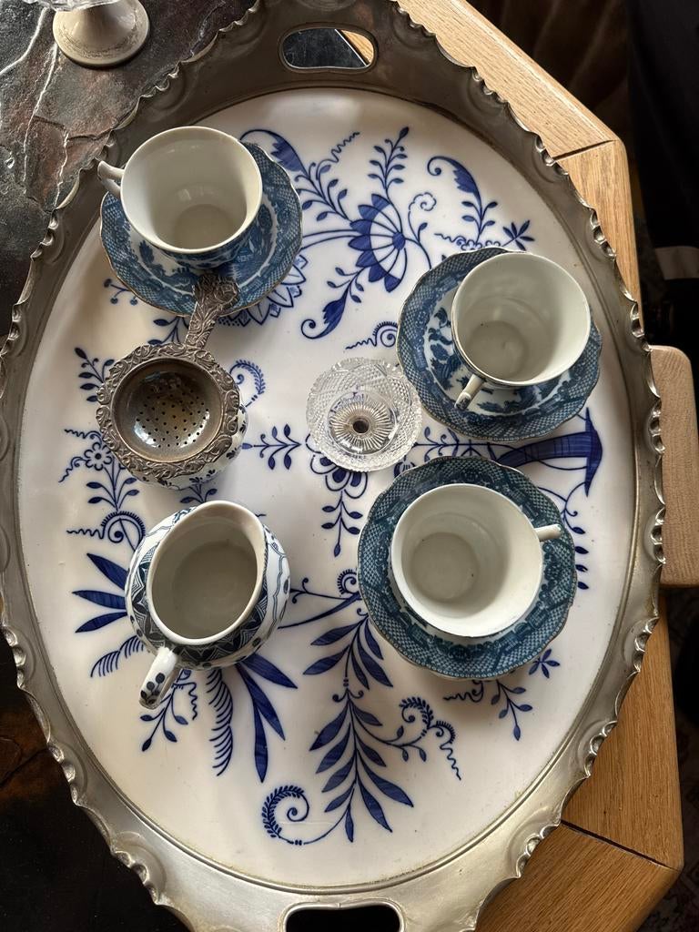 Antieke theeservies op zilverkleurig dienblad, Ophalen