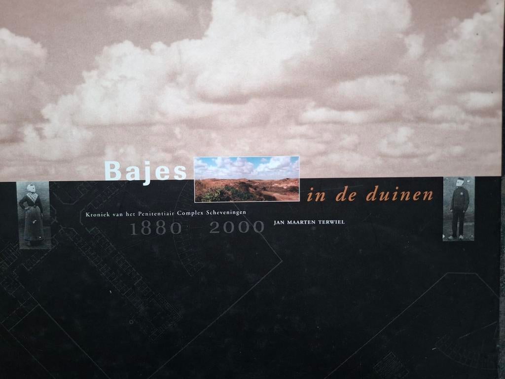 Bajes in de duinen Scheveningen Oranje Hotel gedetineerde, Ophalen of Verzenden, Gelezen