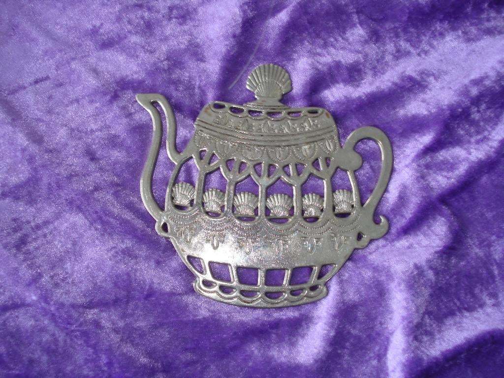 Twee zilver / nikkel onderzetters theepot, Ophalen of Verzenden, Zilver