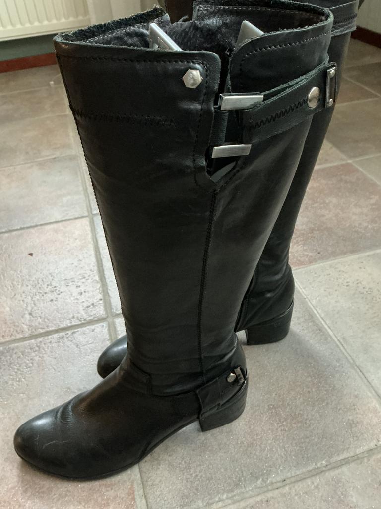 Mooie leren zwarte hoge laarsen  maat 41., Hoge laarzen, Zwart, Ophalen of Verzenden, Gedragen