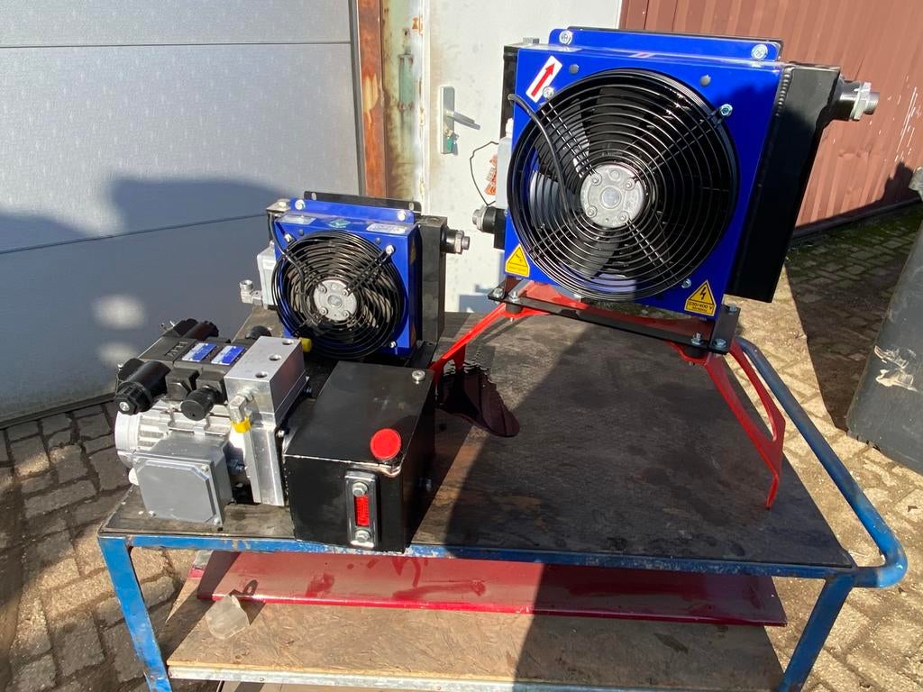 Oliekoeler hydrauliek pomp unit oesse, Ophalen, Zo goed als nieuw