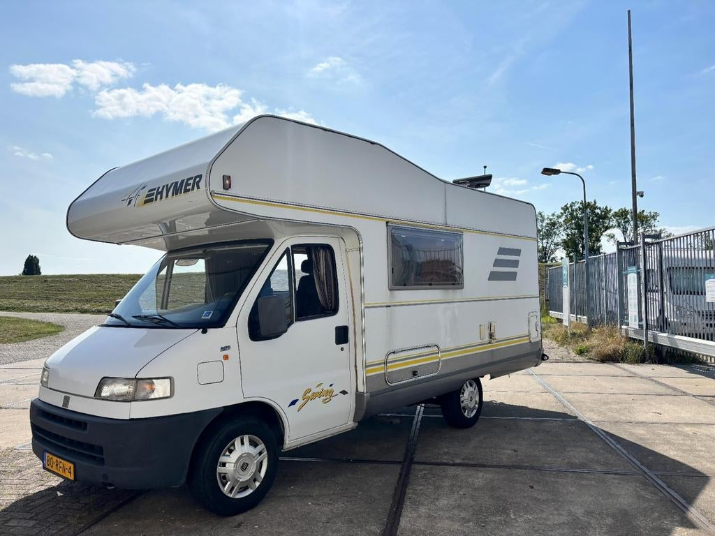 Hymer Swing met alkoof van 1996 de fijnste indeling., Caravans en Kamperen, Alkoof, Ringverwarming, Koelkast, Particulier