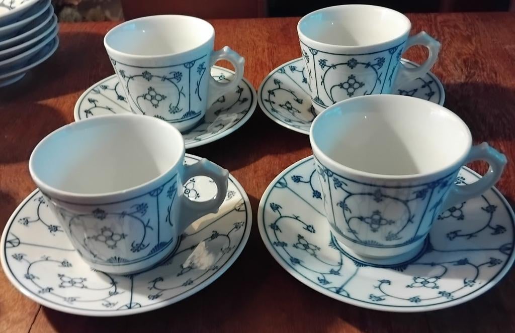 Jäger Eisenberg Blau Saks porseleinen kopjes en schotels,, Gebruikt, Unknown, Ophalen of Verzenden, Jäger