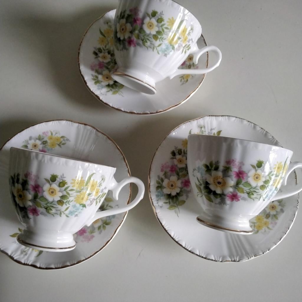 3 Engelse marlborough kop en schotels, Ophalen of Verzenden, Porselein, Overige stijlen, Kop(pen) en/of Schotel(s)