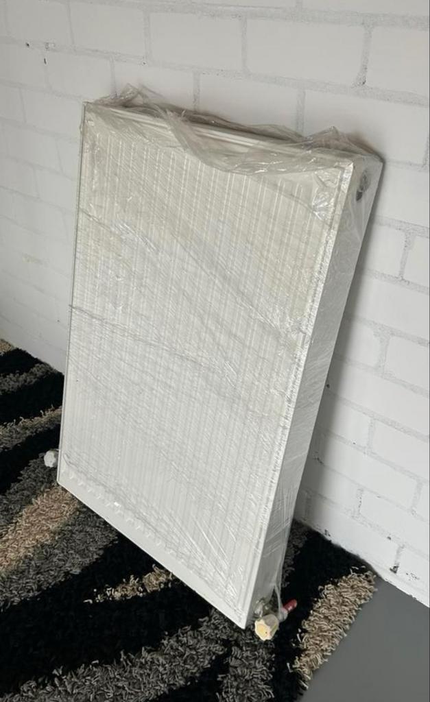 Nette radiator, zo goed als nieuw, Doe-het-zelf en Verbouw, Verwarming en Radiatoren, Radiator, Ophalen of Verzenden, Zo goed als nieuw