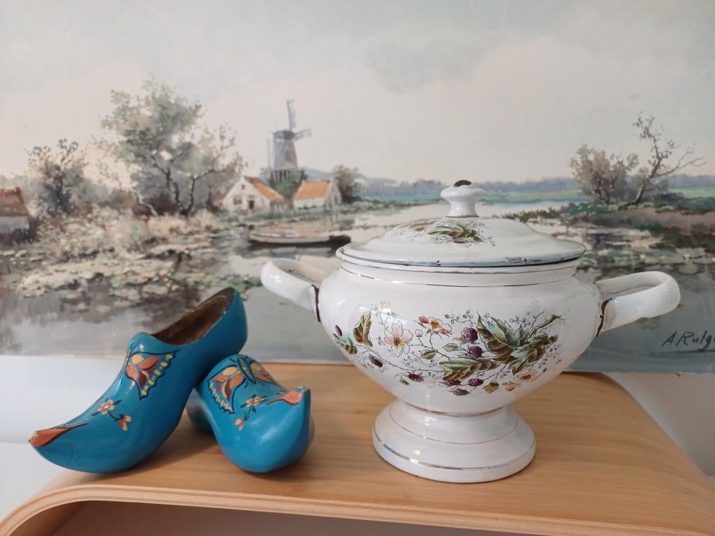 Witte terrine met bloemmotief, Ophalen of Verzenden