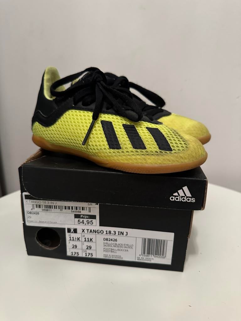 zaalvoetbalschoenen zaal voetbal schoenen Adidas maat 29, Maat XS of kleiner, Ophalen of Verzenden, Zo goed als nieuw, Schoenen
