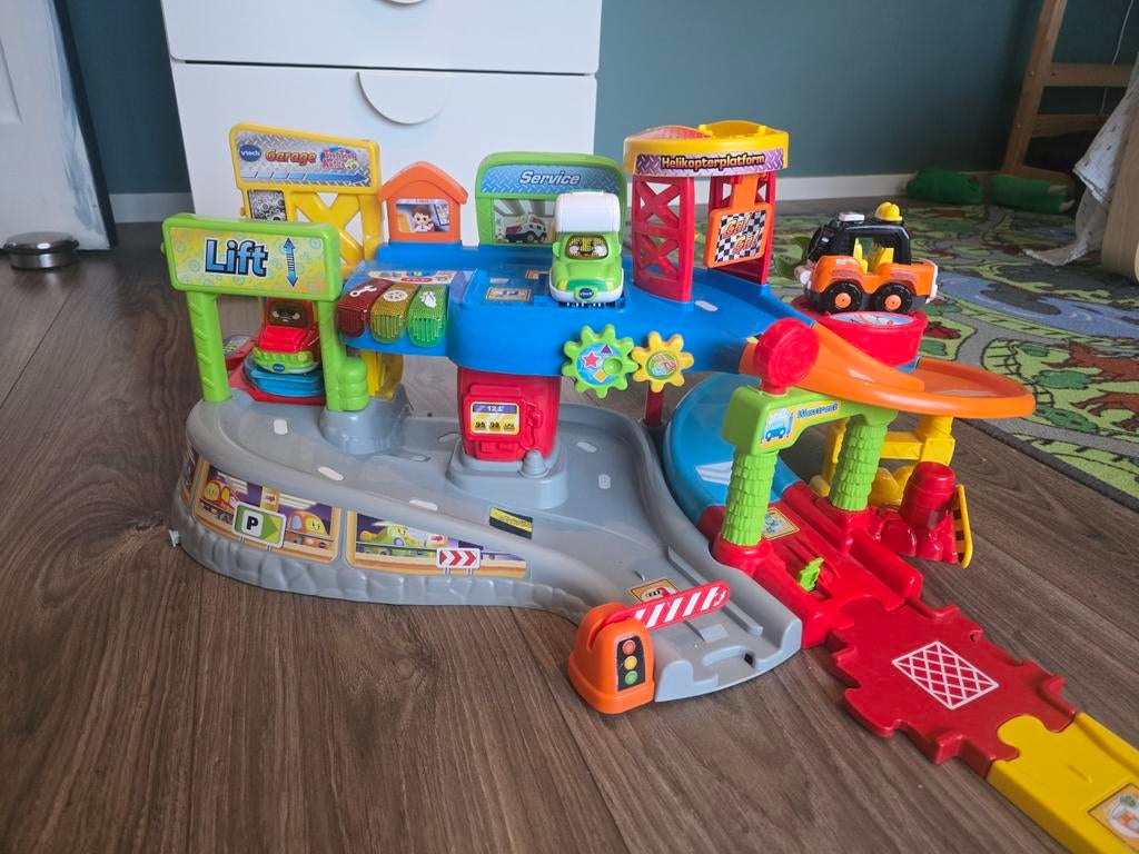 Toet toet autos garage! Veel speel plezier, heel en werkend., Ophalen of Verzenden, Zo goed als nieuw