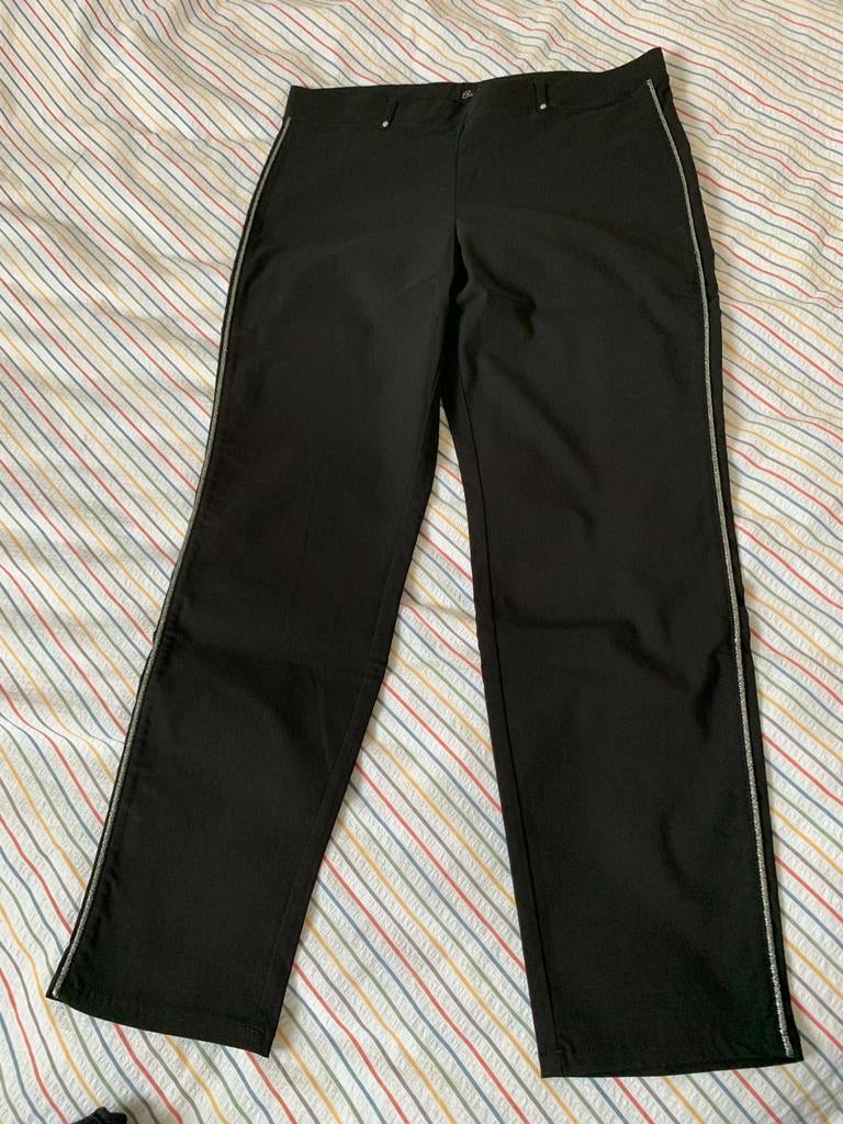 Zwarte broek met zilveren details, Zwart, Maat 42/44 (L), Ophalen of Verzenden, Zo goed als nieuw