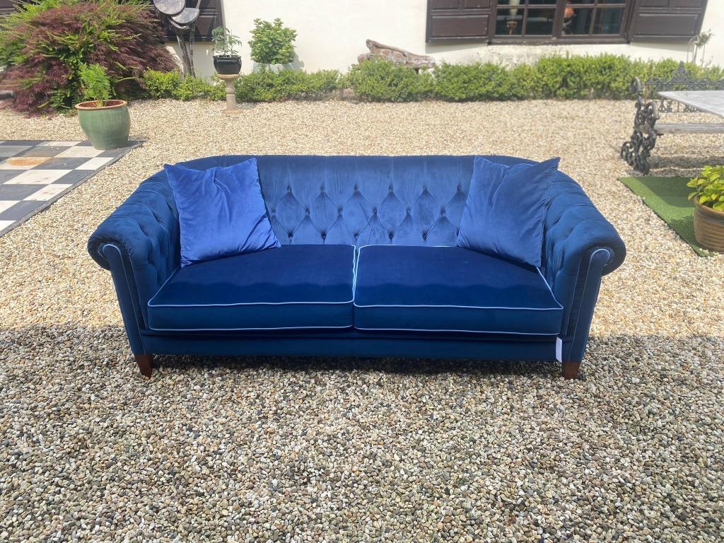 Chesterfield bank showroom, Huis en Inrichting, Banken | Bankstellen, Ophalen, Chesterfield, 75 tot 100 cm, Rechte bank