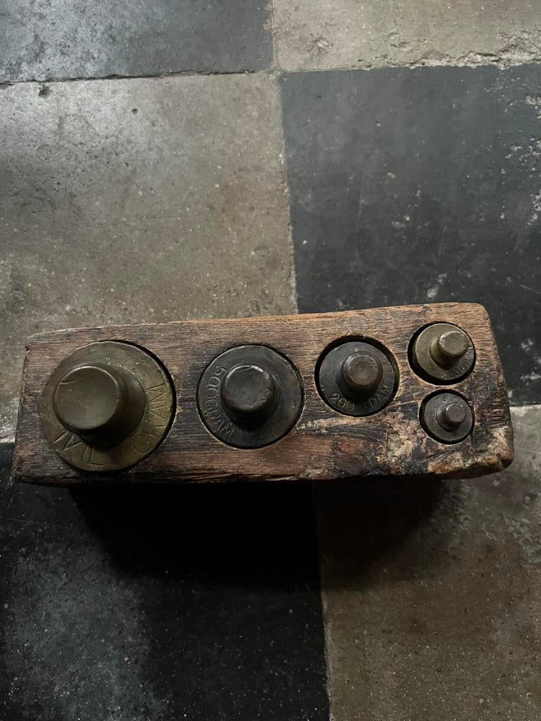 Antiek Messing Gewichtenblok Hout Markeringen Weegschaal Set, Antiek en Kunst, Ophalen of Verzenden