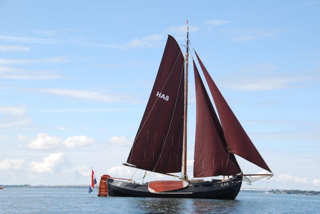 Lemsteraak Visserman Swarte Faam HA8, Zeilboot of Zeiljacht
