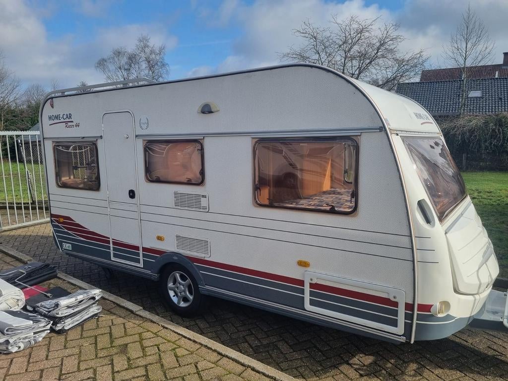 Home-car Racer 44 caravan, bj 2005 compact en comfortabel, Caravans en Kamperen, Home-car, Standaardzit, 75 kg, Dwarsbed