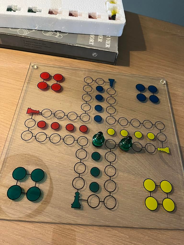 Prachtig glazen “mens erger je niet” spel, Ophalen of Verzenden, Zo goed als nieuw