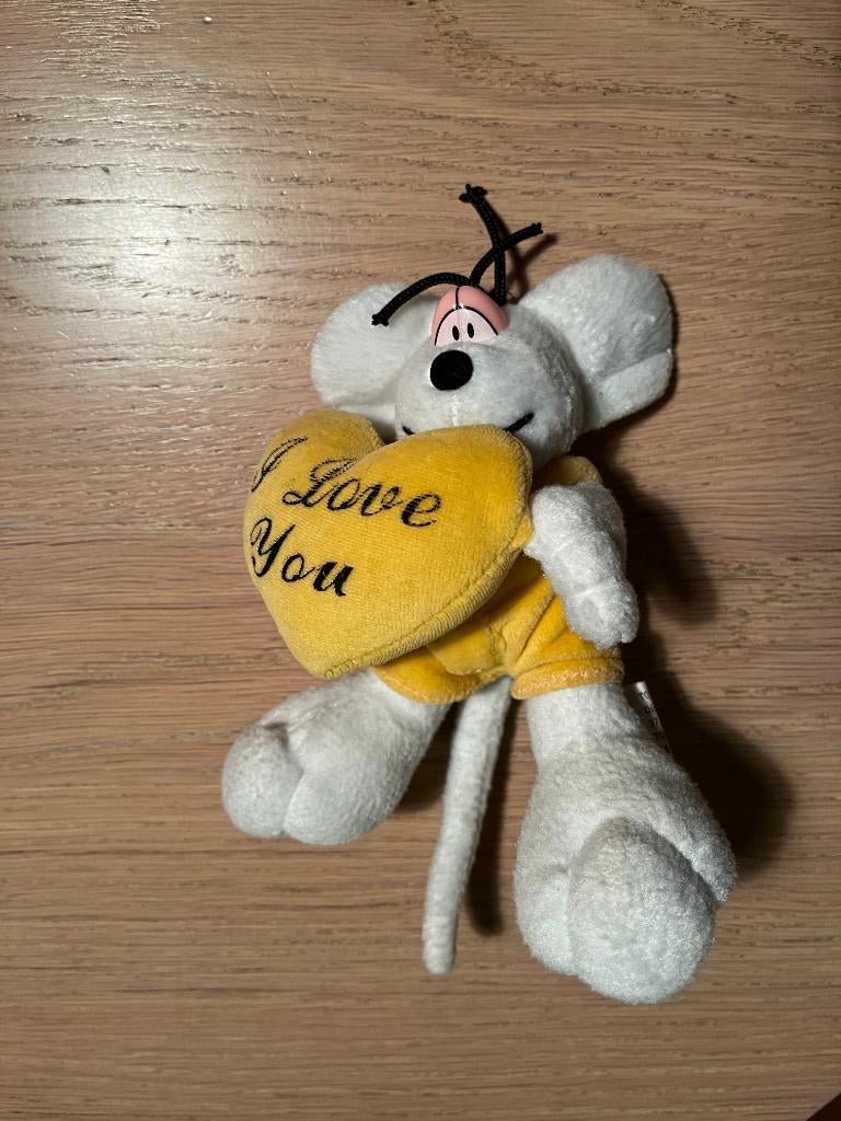 Diddl met gele broek en hartje, Verzamelen, Diddl, Ophalen of Verzenden, Diddl, Zo goed als nieuw, Beeldje of Figuurtje