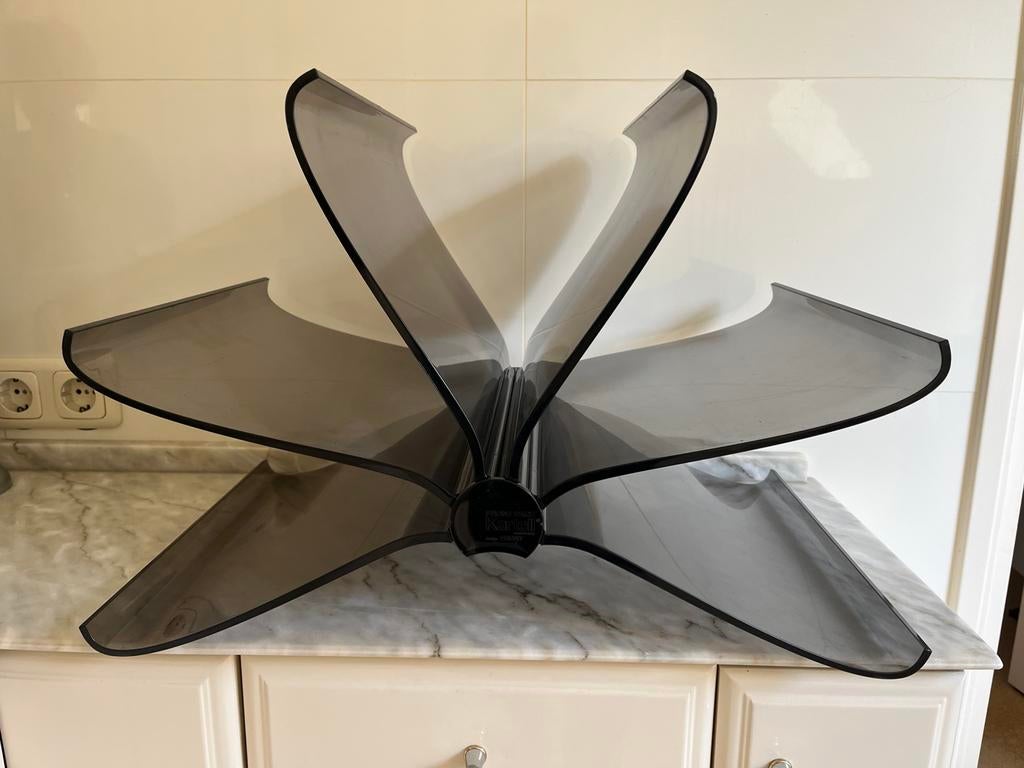 Kartell front page tijdschriftenhouder kunststof, Huis en Inrichting, Woonaccessoires | Krantenbakken en Lectuurbakken, Ophalen of Verzenden