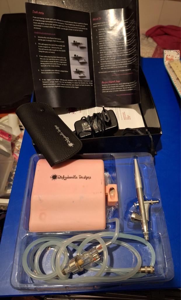 Dinkydoodle Airbrush (voedselveilig!!) - Complete Set, Ophalen of Verzenden, Gebruikt, Taarten, Versiering