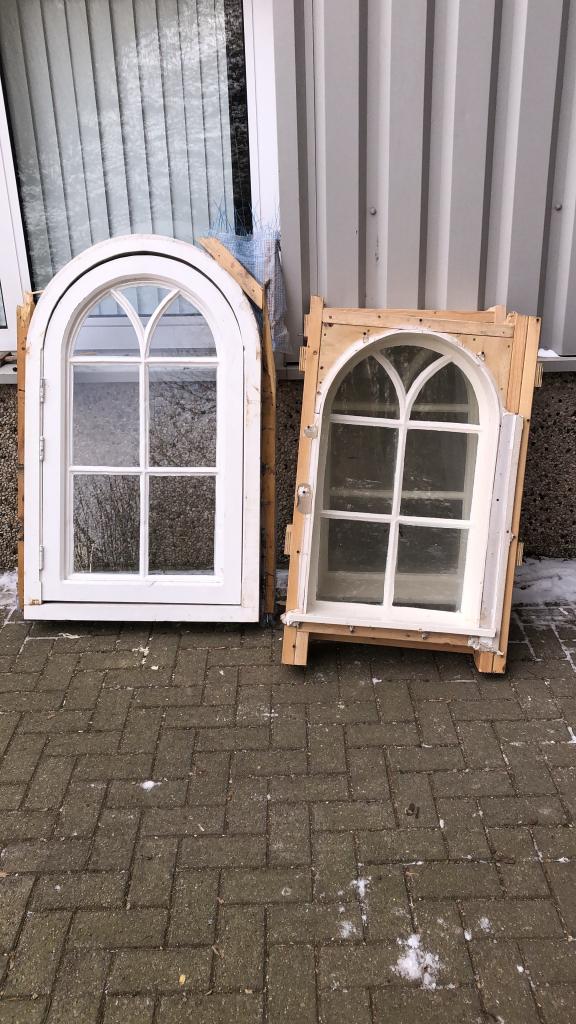 Prachtset van 2 getoogde ramen met smeedijzeren glaslatten, Doe-het-zelf en Verbouw, Glas en Ramen, Gevelraam of Ruit, La belle porte