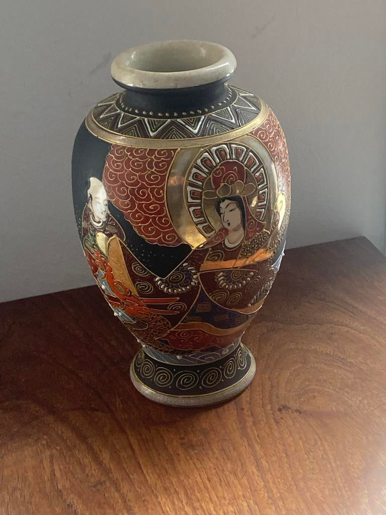 Antieke Japanse Satsuma Vaas met Gedetailleerde Figuren, Antiek en Kunst, Ophalen of Verzenden