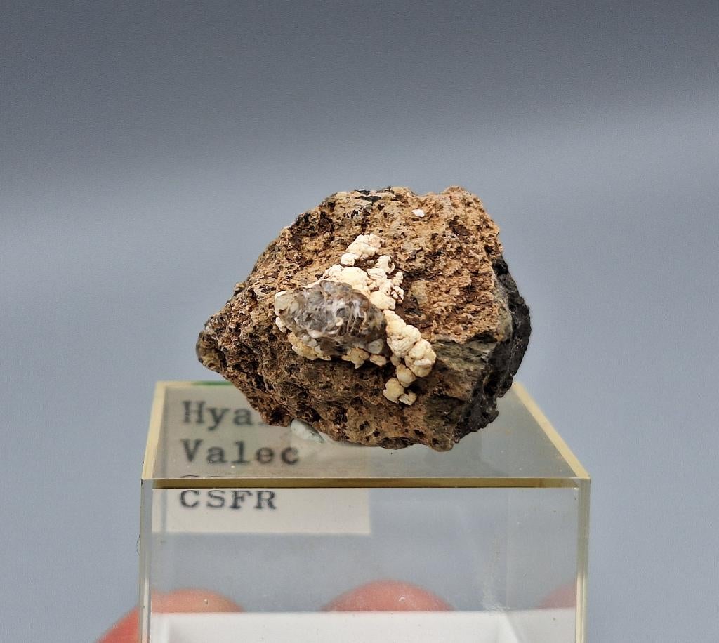 Hyaliet - Valec, Tsjechië, Ophalen of Verzenden, Mineraal