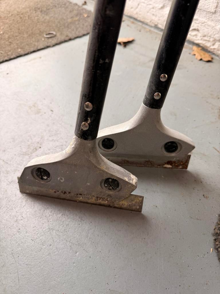 Krabstokken voor tapijt of behangverwijdering (2), Ophalen, Gebruikt