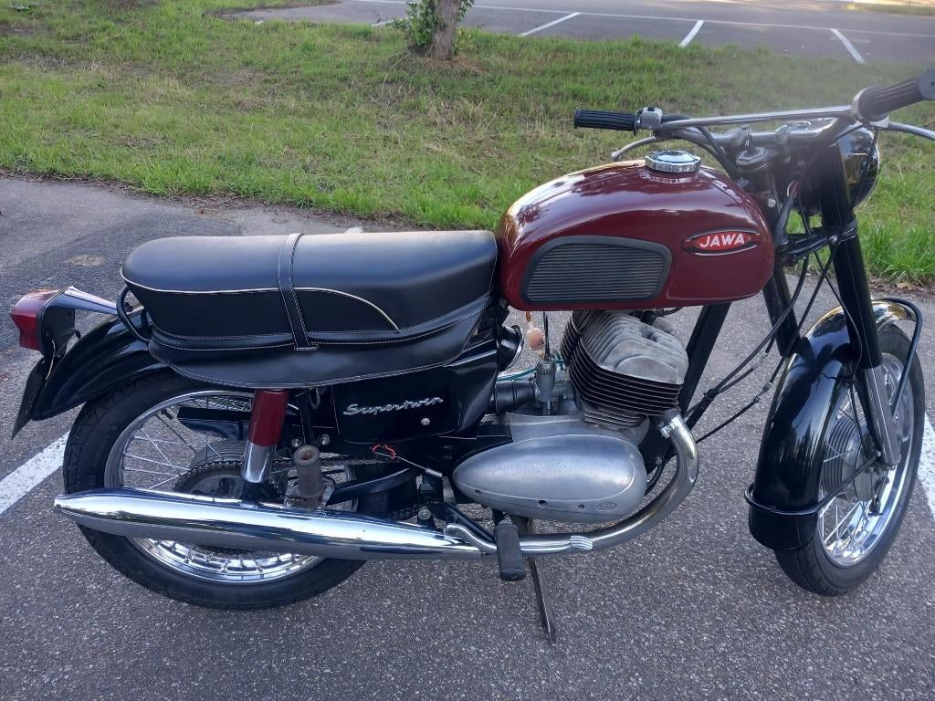 Jawa 362 Californian (1974), 2 cilinders, 350 cc, 12 t/m 35 kW, Naked bike