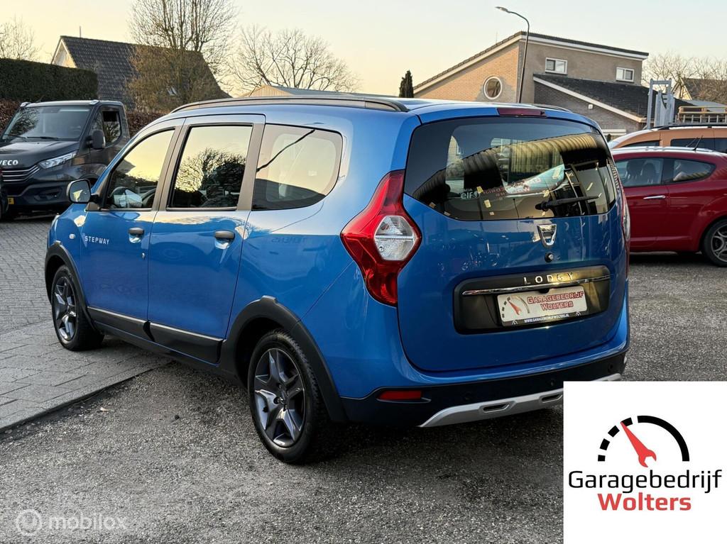 Dacia Lodgy 1.2 TCe Stepway CRUISE NAVI CAMERA PARK.SENS., Voorwielaandrijving, Stof, Gebruikt, Zwart