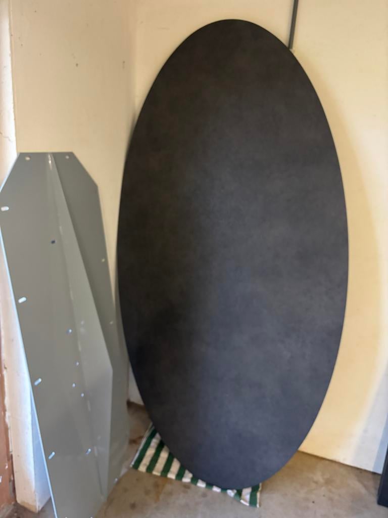 Ovaal tafelblad met metalen poot, Ophalen, Gebruikt, Overige materialen, 200 cm of meer