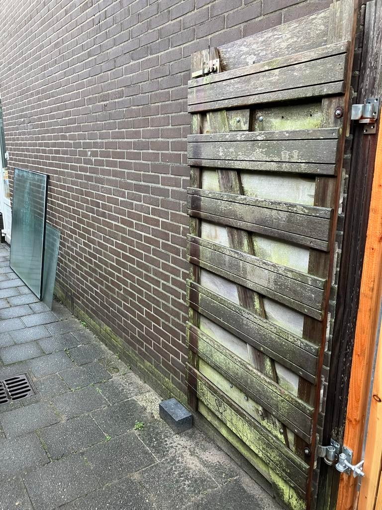 Tuindeur en schuttingdelen - Hout (B90 H180 D5 / B180 H180 D, Tuin en Terras, Schuttingen, Gebruikt, Hout, 1 tot 2 meter, Minder dan 3 meter