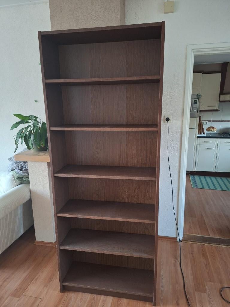 Boekenkast BILLY walnootpatroon, Ophalen, Met plank(en), Gebruikt, 200 cm of meer